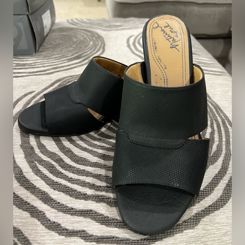 Naturalizer Size 9 Natural Stone Sandals